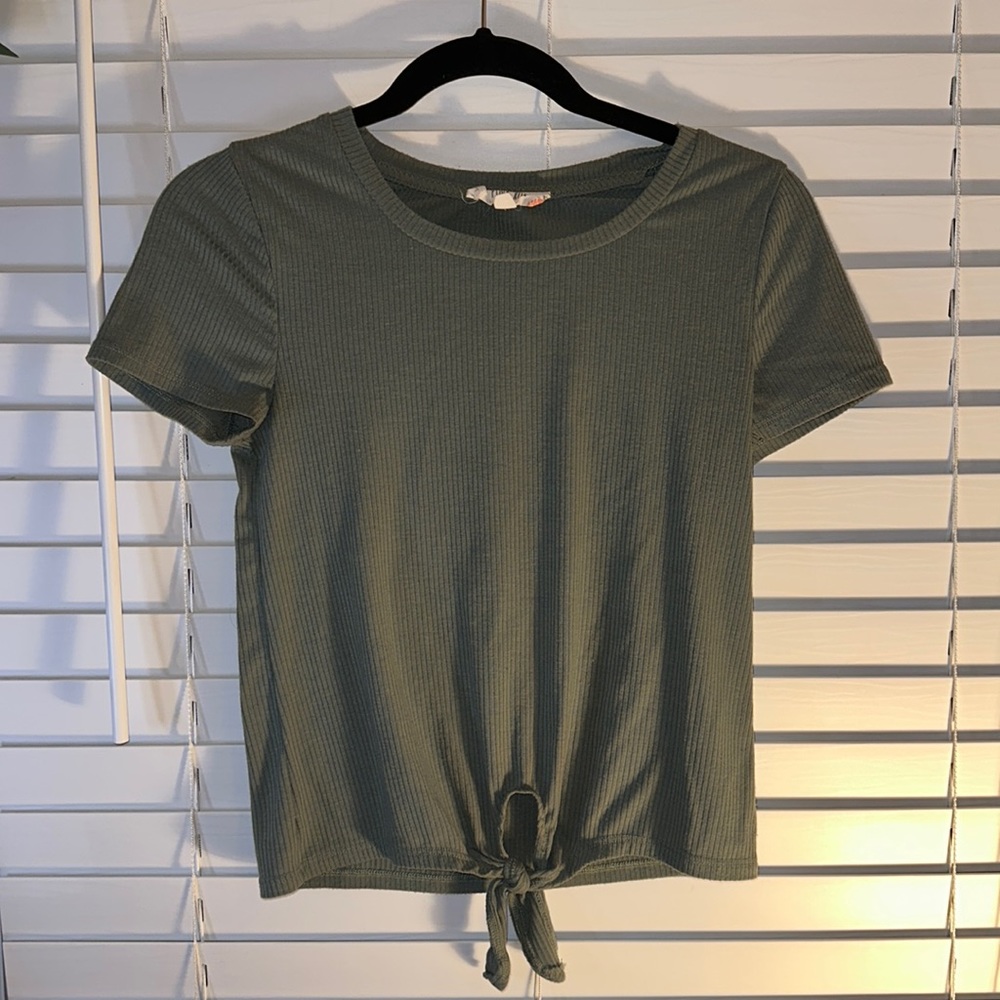 Tinted Rose Green Tee Sz S 🌺Bundle & Save🌺